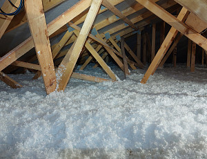 Izolace bungalovu s vazníkovou střešní konstrukcí